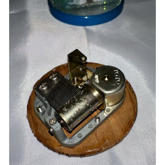 LOT OF VINTAGE MUSIC BOXES TOYO SINGED S, L AND SNOW GLOBES CHRISTMAS UNICORN - Picture 4 of 10